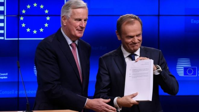 EU Brexit chief negotiator Michel Barnier (L) with European Council President Donald Tusk