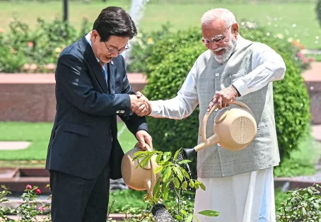 Modi and Lee Water a Sapling- Symbolism of India–South Korea Strategic Growth Beyond the Horizon ISSG